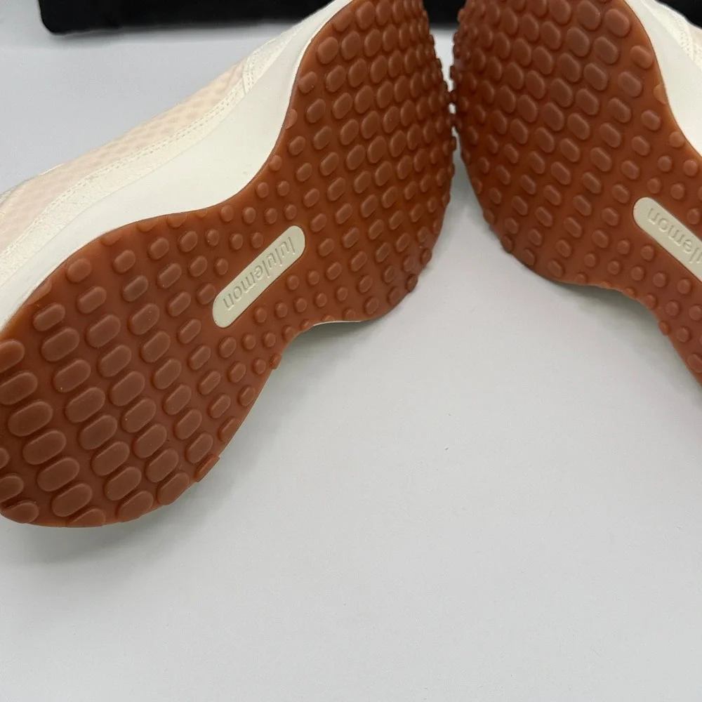 Lululemon CrossCity Sneaker Women Size 9 Light Ivory White Mesh Suede LW9FOXS